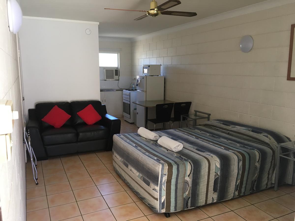 Oasis Inn Apartments Cairns Extérieur photo