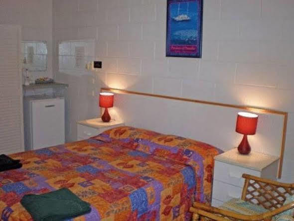 Oasis Inn Apartments Cairns Extérieur photo