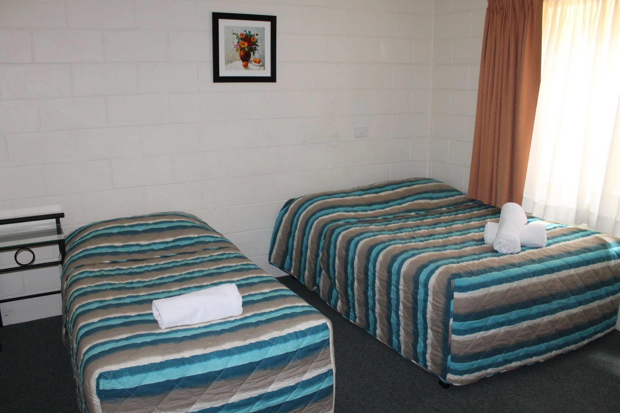 Oasis Inn Apartments Cairns Extérieur photo