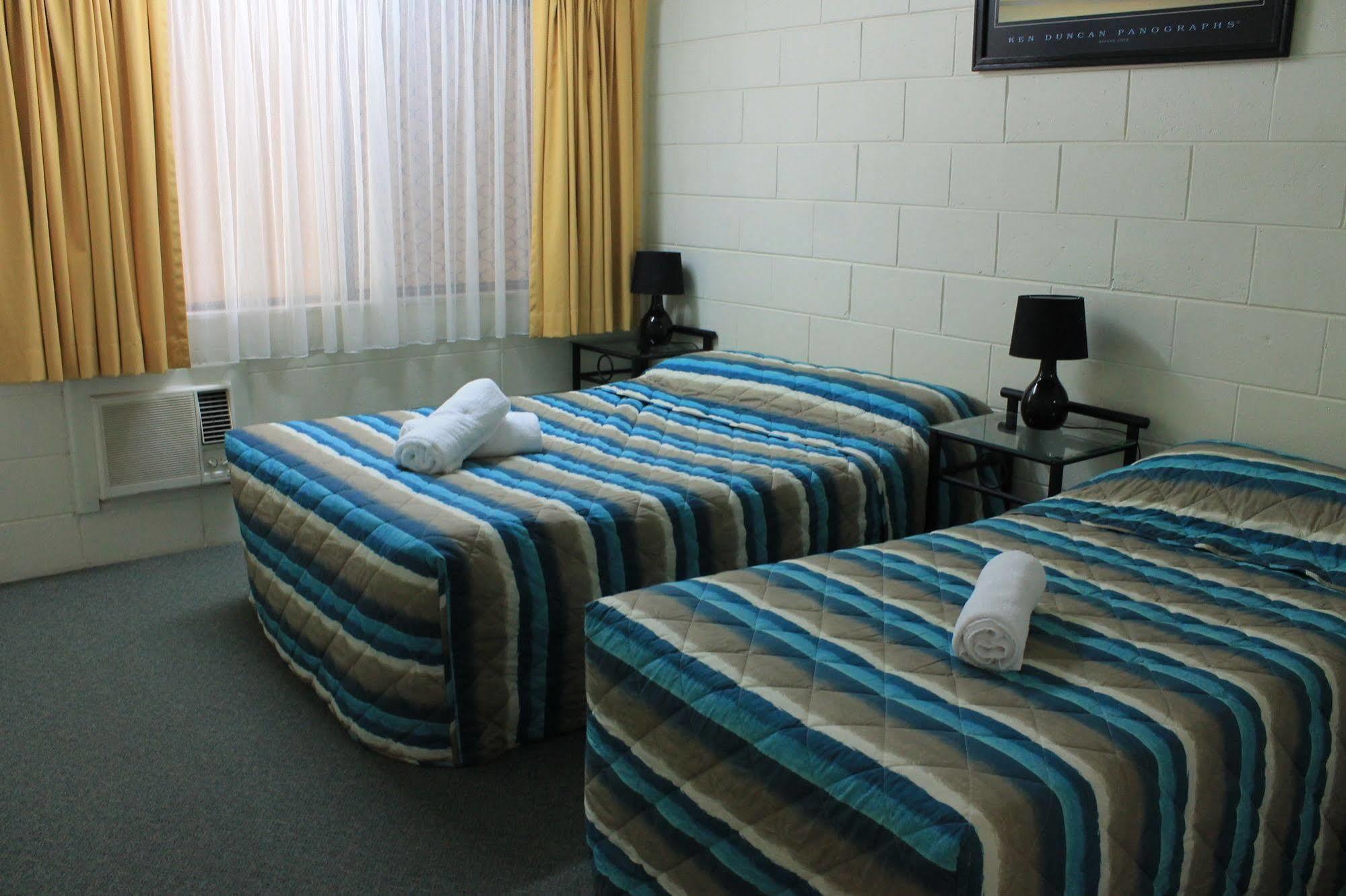 Oasis Inn Apartments Cairns Extérieur photo