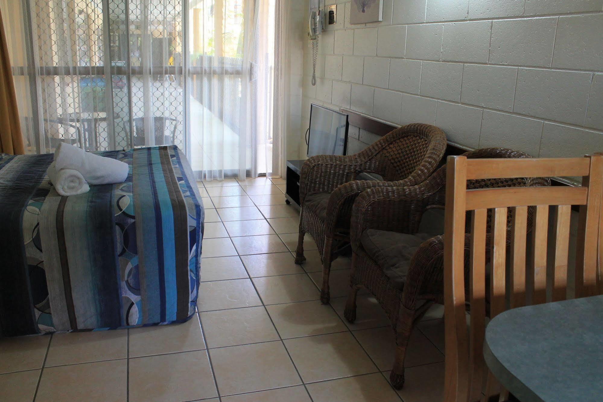 Oasis Inn Apartments Cairns Extérieur photo