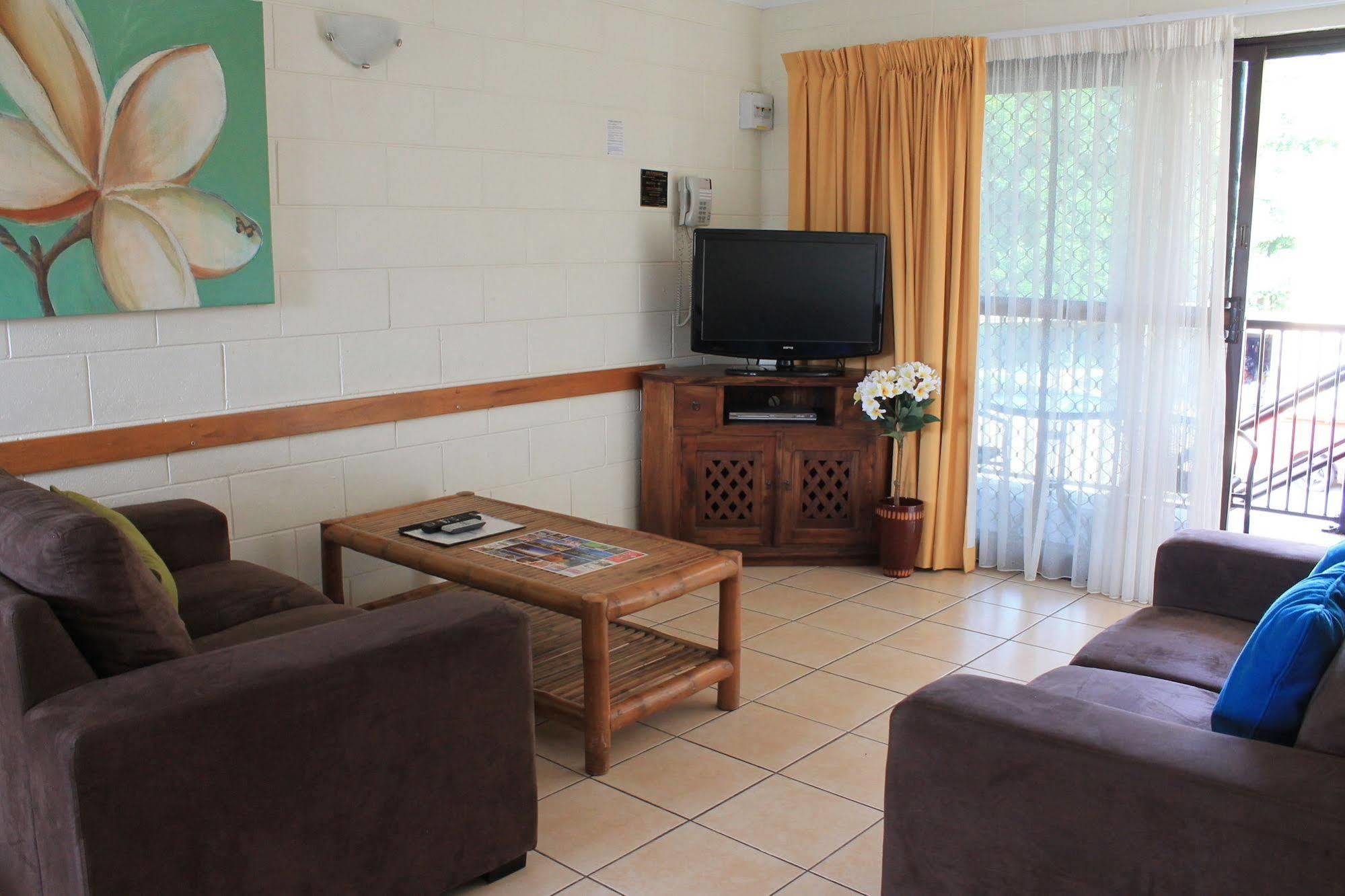 Oasis Inn Apartments Cairns Extérieur photo