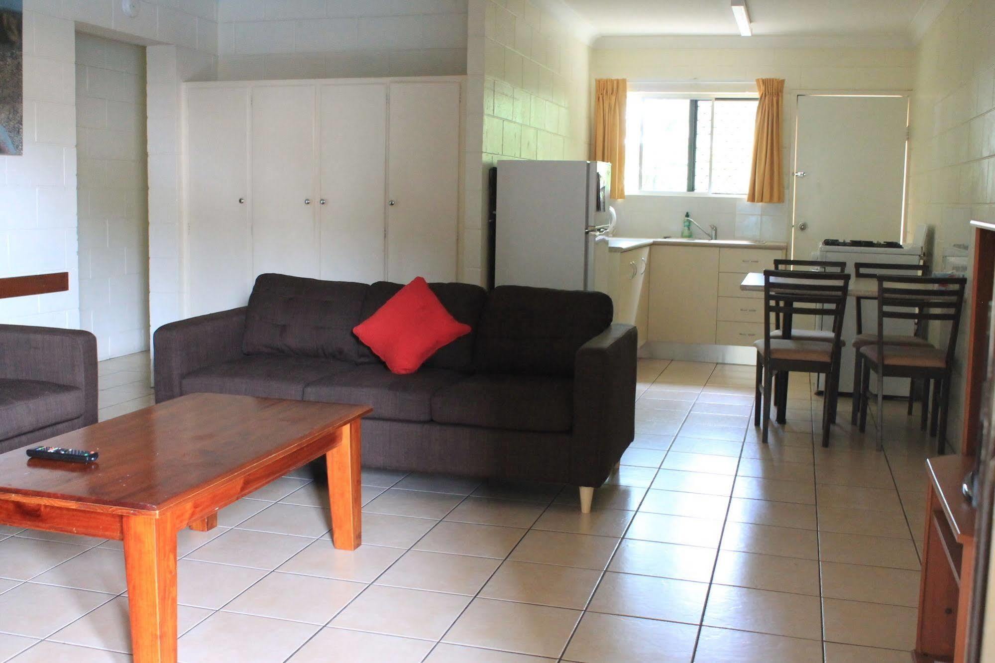 Oasis Inn Apartments Cairns Extérieur photo