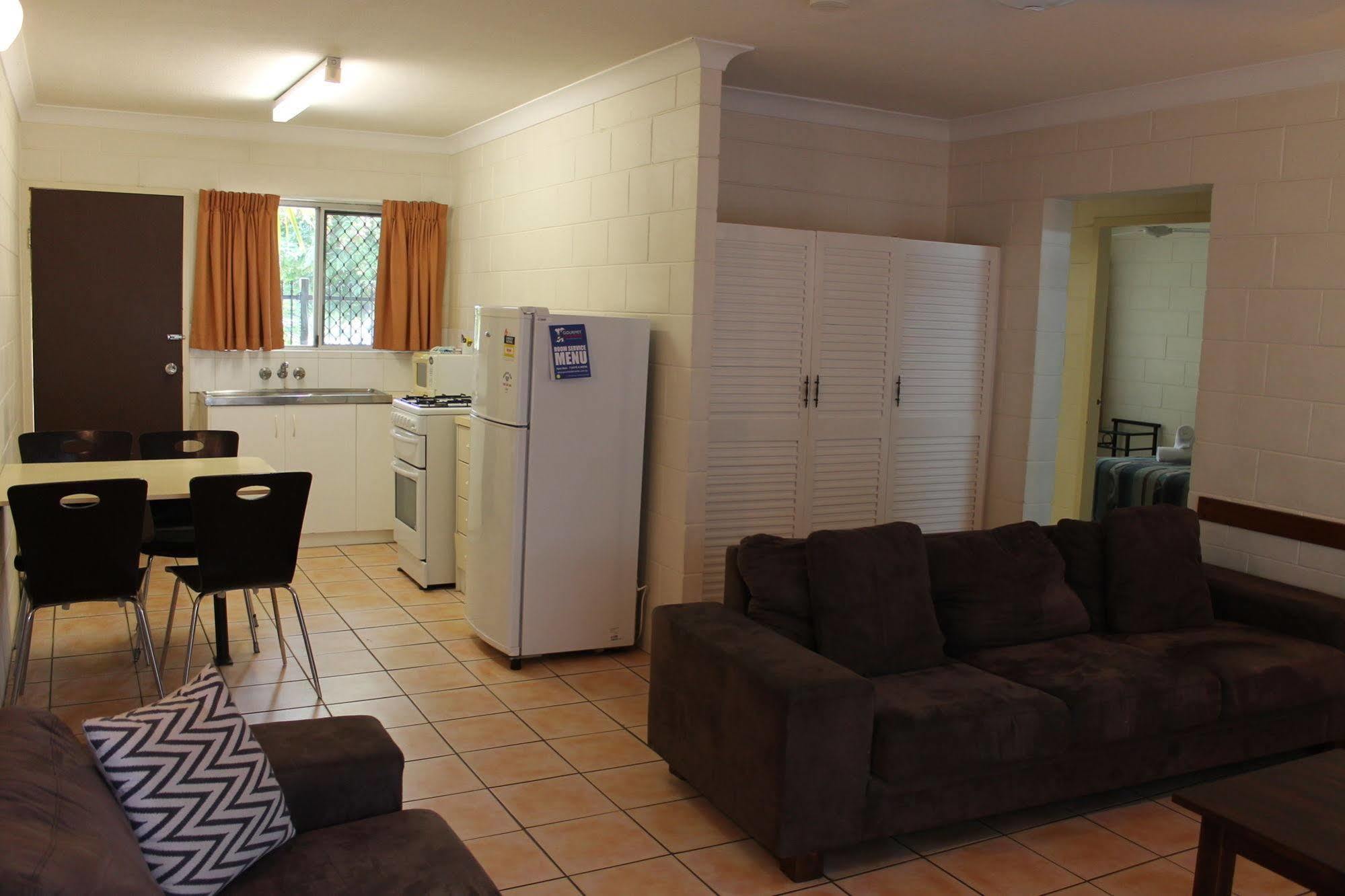 Oasis Inn Apartments Cairns Extérieur photo