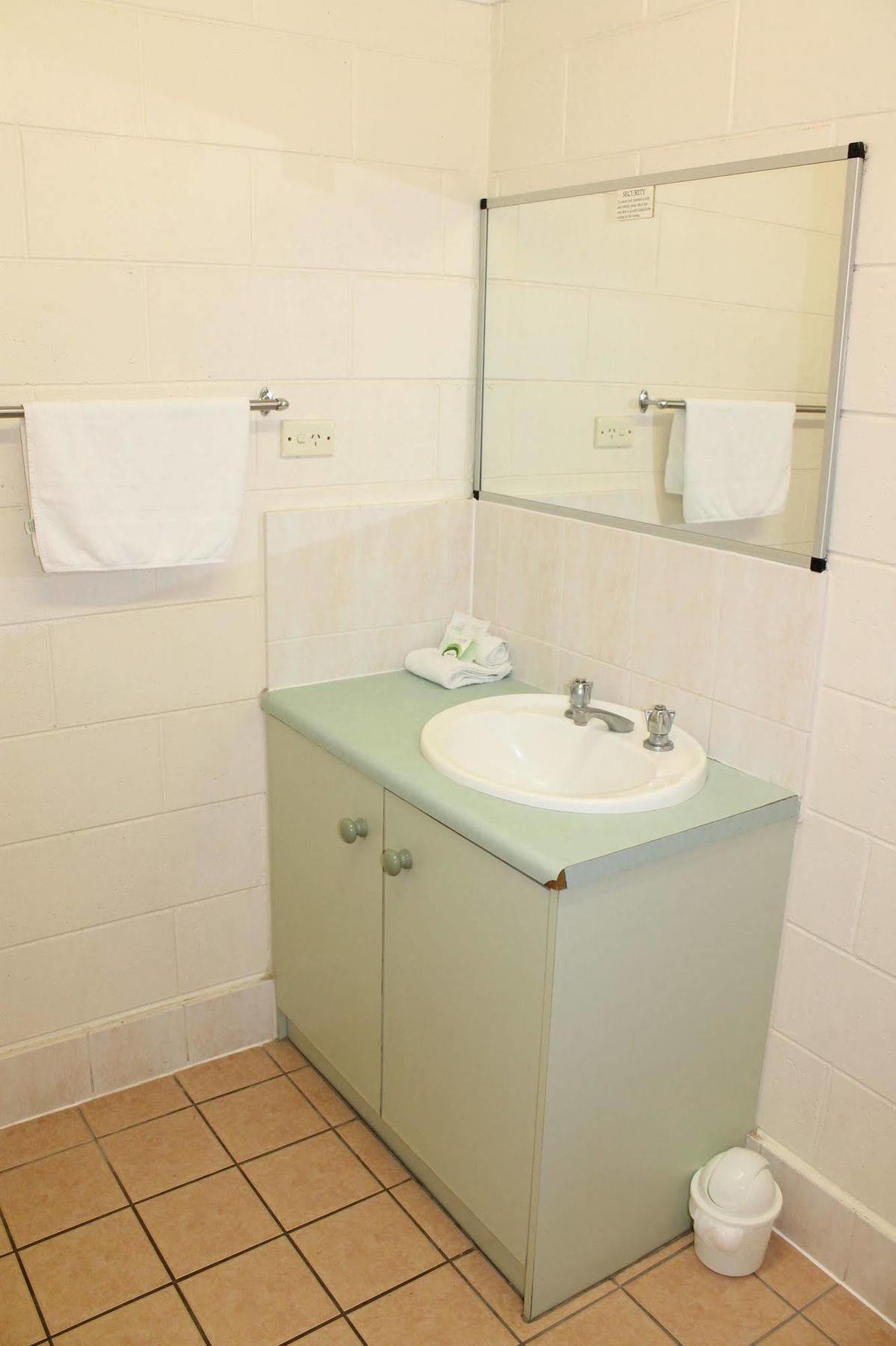 Oasis Inn Apartments Cairns Extérieur photo