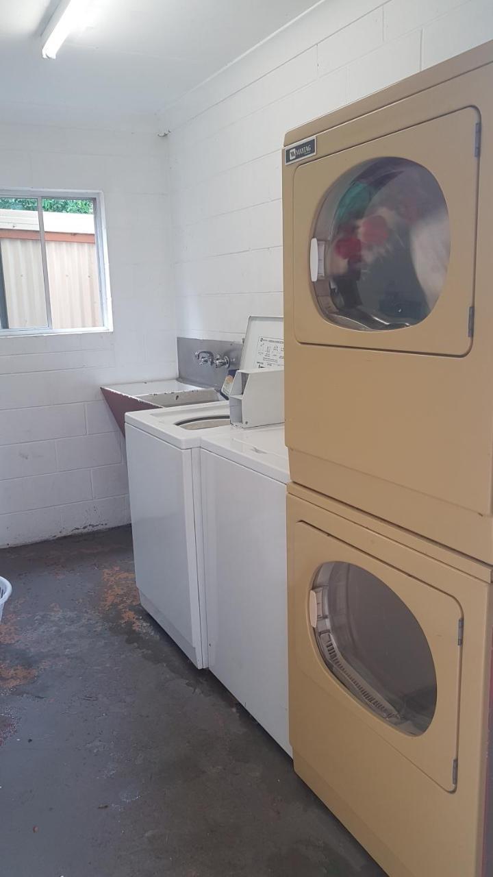 Oasis Inn Apartments Cairns Extérieur photo