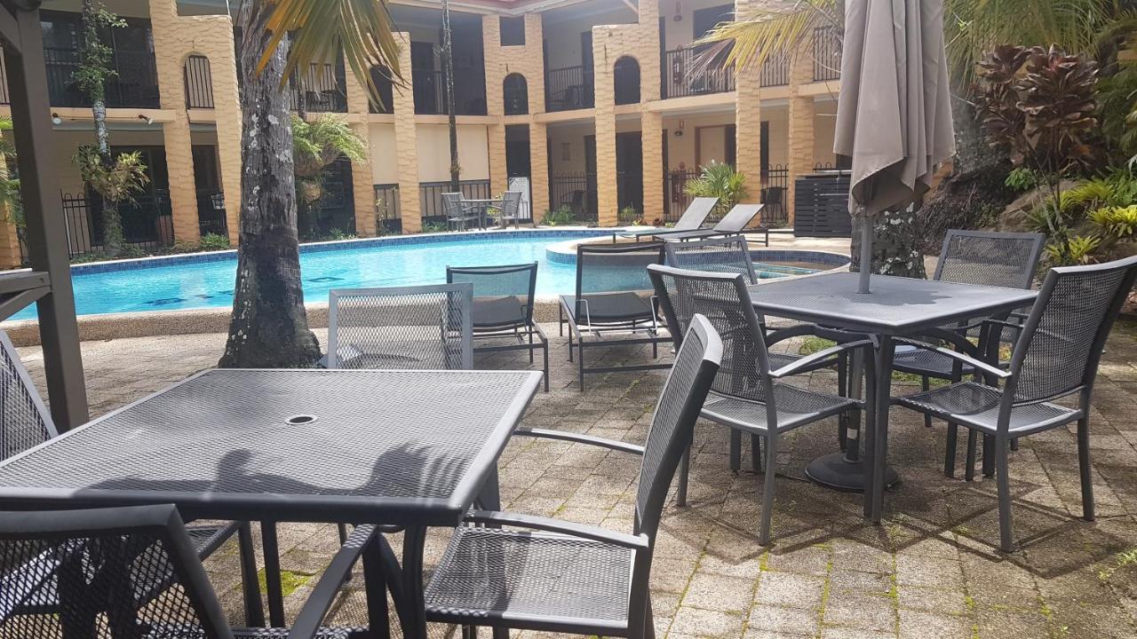 Oasis Inn Apartments Cairns Extérieur photo
