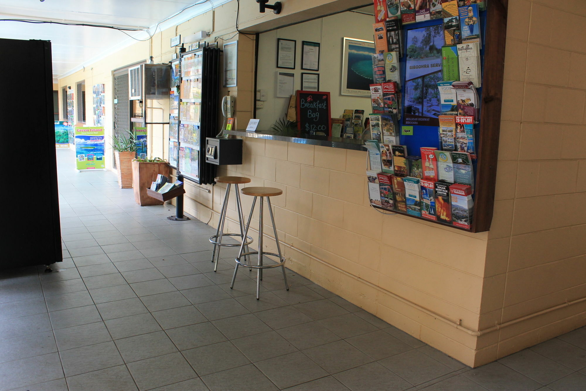 Oasis Inn Apartments Cairns Extérieur photo