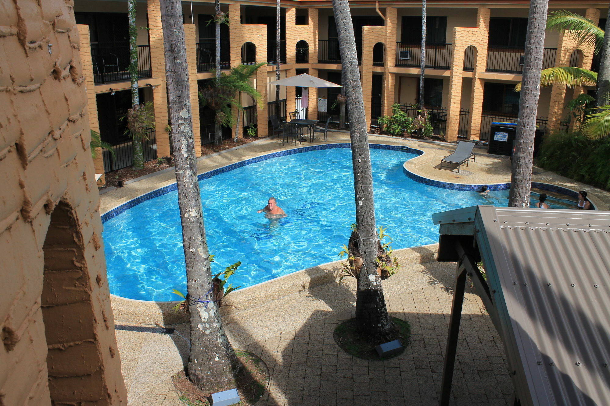 Oasis Inn Apartments Cairns Extérieur photo